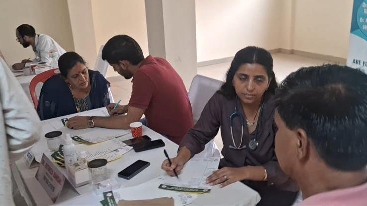Kunihar: Bansal Orthopedic and General Hospital organised a free medical camp in Kunihar