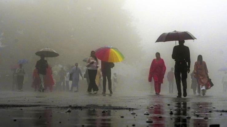Himachal: Orange alert for four days of heavy rain, 406 roads closed