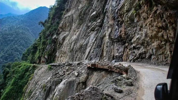 Himachal: 95 people have lost their lives so far in the monsoon season, 252 roads including two NHs are blocked, this much loss has occurred
