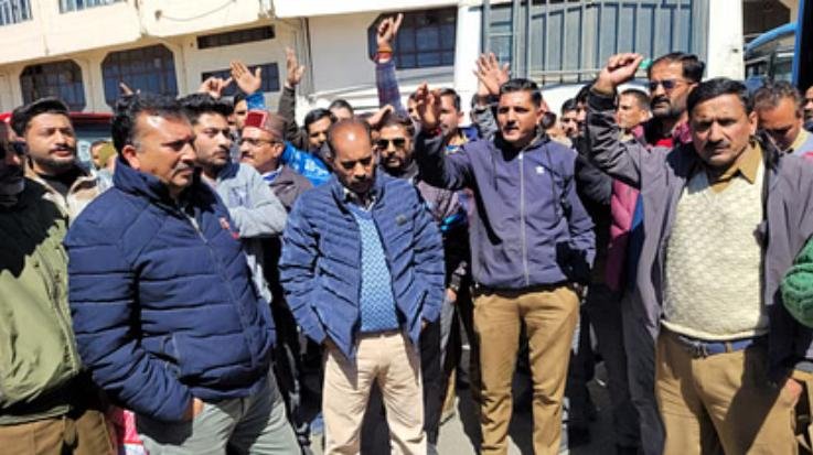 From August 1, HRTC employees to follow ‘Work to Rule’, limit duty to 8 hours; protest intensifies over pending salaries and allowances