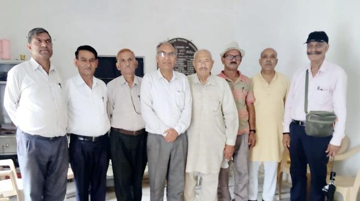 Pensioners bluntly told the government: Pay the pending pension and dearness allowance soon, otherwise we will stage a sit-in protest