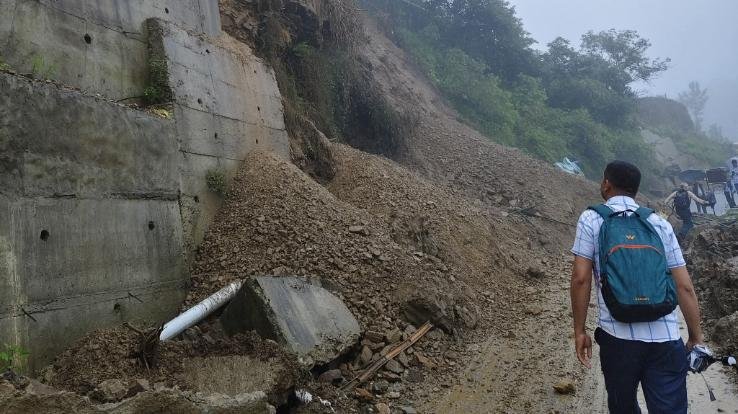 Himachal: Rain alert for many districts even today, three national highways, 398 roads still closed