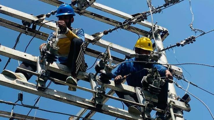 Mandi: Major damage to Dharampur 33 KV substation due to heavy landslide, power supply completely affected