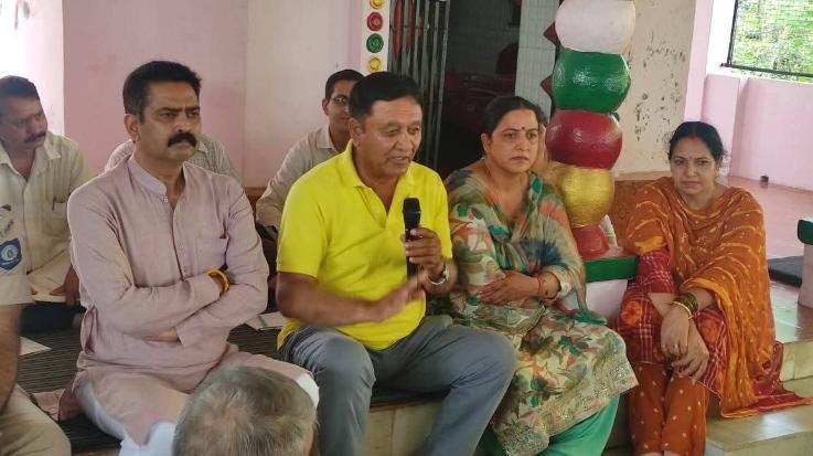 Revenue Minister Jagat Singh Negi Visits Syathi Village in Dharmapur, Reviews Relief and Rehabilitation Work