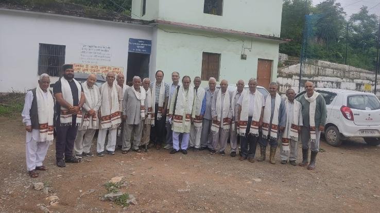 Kunihar: Jagdish Singh's 80th birthday was celebrated by planting trees