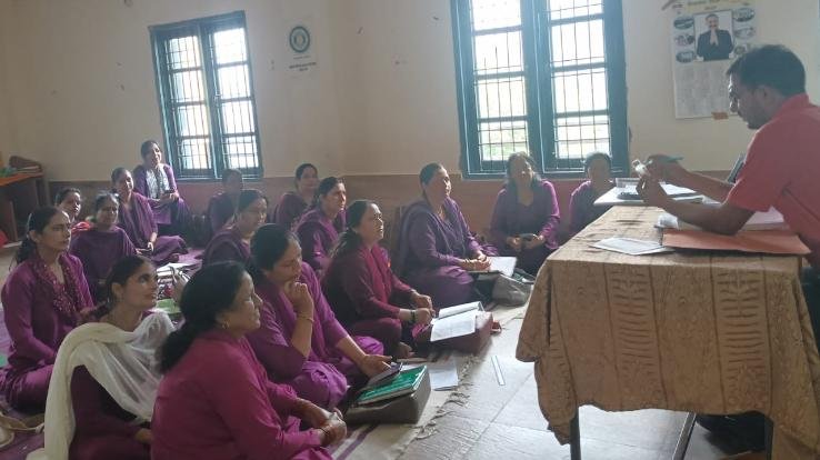  Subathu: Jal Shakti Department conducted water testing training in Barethi, gave information about waterborne diseases to Anganwadi worker