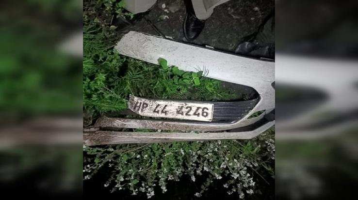 Chamba: A huge rock suddenly fell on a car, six people died