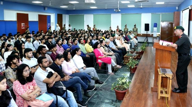 Solan: Brigadier Madan conveyed the message of Operation Sindoor to the Shoolini campus