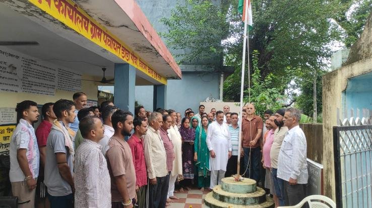 Jaswan-Paragpur: Tricolor hoisted in Dadasiba Panchayat Bhawan, Surendra Singh Mankotia was present