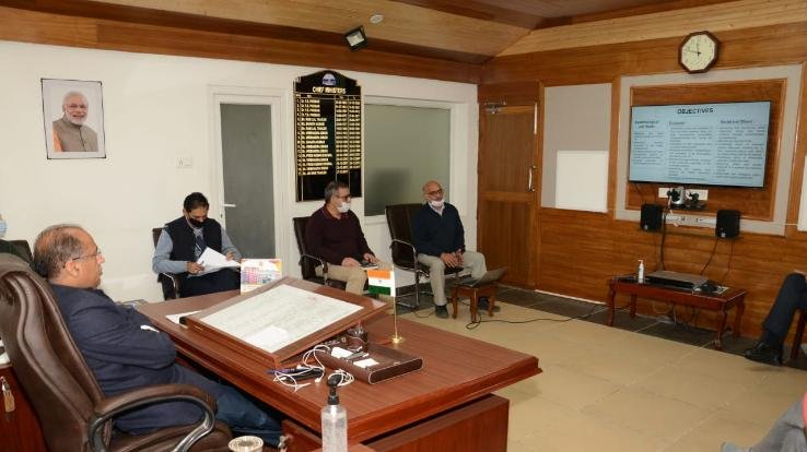 स्वास्थ्य और आर्थिक स्थिति को ध्यान में रखते हुए तैयार की जाएगी एग्जिट योजनाः मुख्यमंत्री