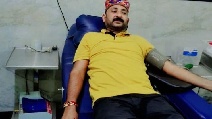 Mandi: Teacher leader Dayaram Thakur made an unmatched contribution to social service by donating blood 35 times.