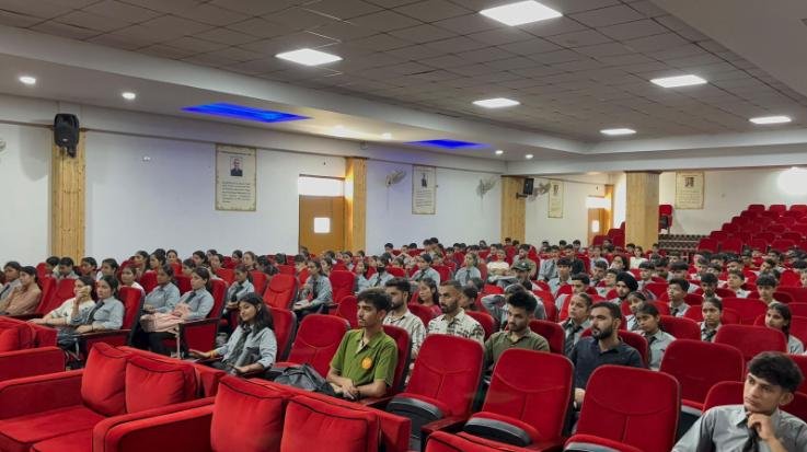 Kangra: Professors gave inspirational lectures on the second day of the new session at Laureate Pharmacy College.