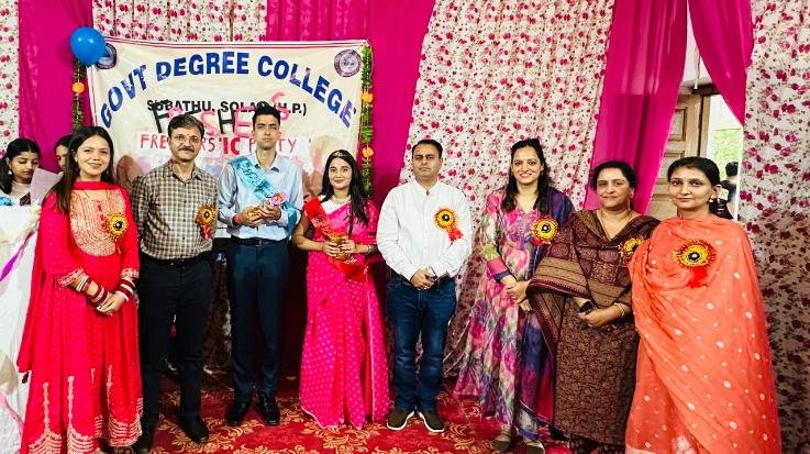 Subathu: Fresher's party organized in college, Akshat became Mr. Fresher and Anjali became Miss Fresher.