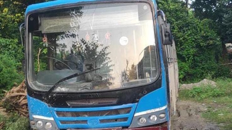 HRTC_from_Dada_Siba_to_Talbara_via_Badal_broke_down_midway_passengers_had_to_face_problems