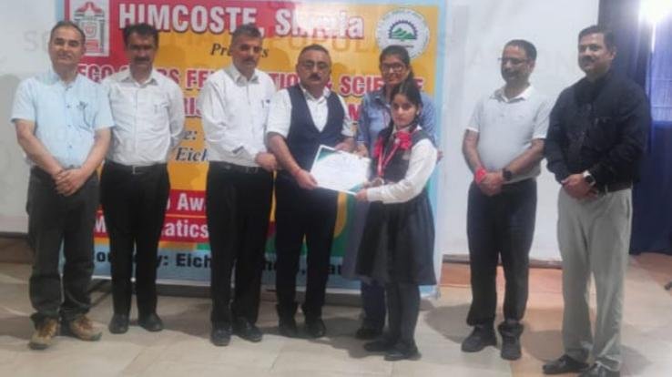 Kunihar: Srishti Badan of BL School Kunihar got first place in district level slogan competition