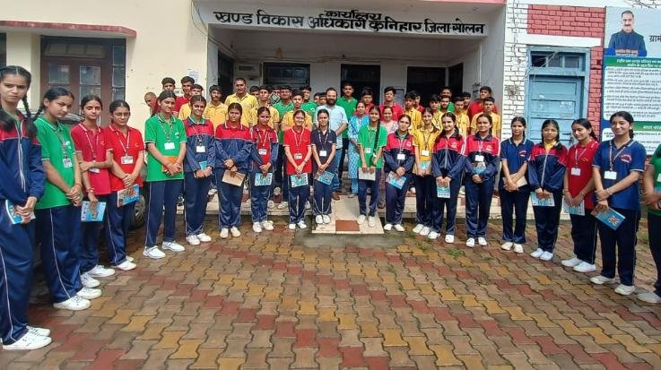 Kunihar: Children of B L School Kunihar took an educational tour