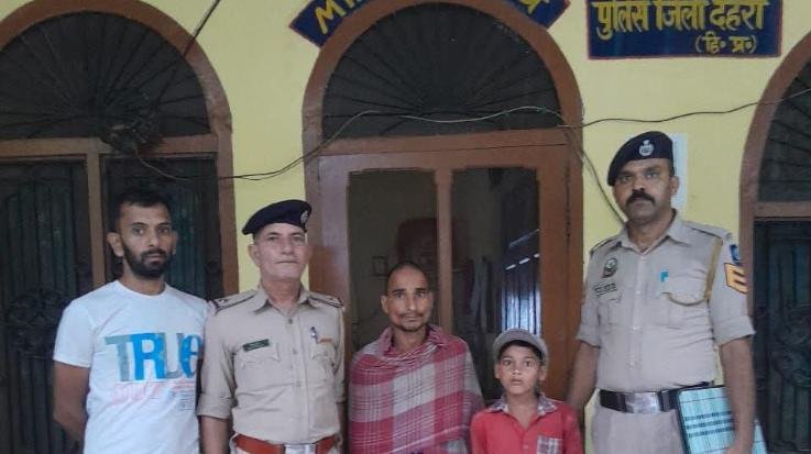 Jwalamukhi: Due to vigilance of Majhin police, innocent child reunited with family safely, smile returned