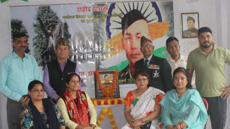 Subathu_Tribute_paid_to_freedom_fighter_martyr_Major_Durga_Malla_in_Nayanagar