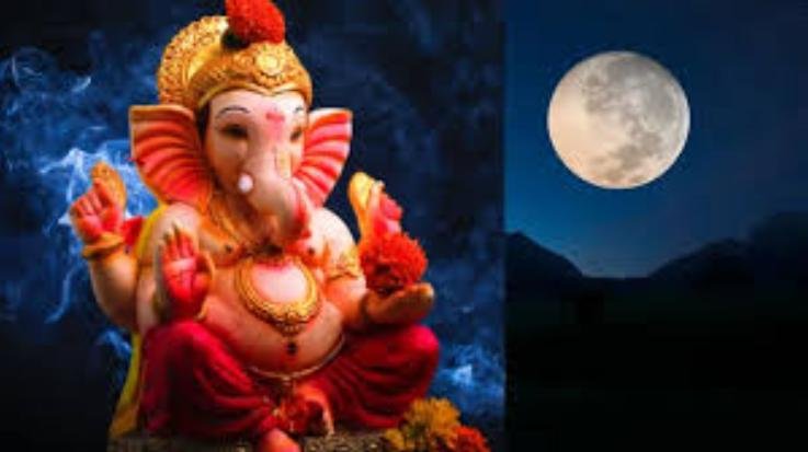Do not see the moon even by mistake on Ganesh Chaturthi, what will happen if you see it?