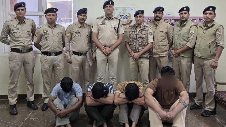 Manali_police_caught_a_big_consignment _258.750_grams_of_chitta_and_illegal_pistol_recovered_4_accused_arrested