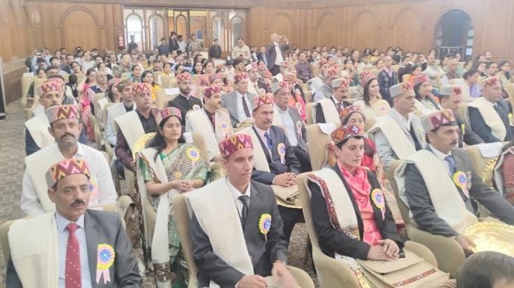 Teachers of Himachal received State Teacher Award, President Draupadi Murmu will honor teacher Shashi Paul.