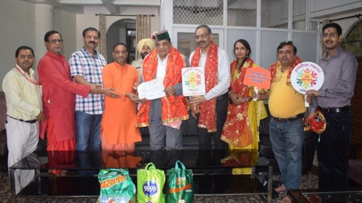 Jawalamukhi_Health_Minister_bowed_his_head_at_Shri_Jwala_Mata_Temple