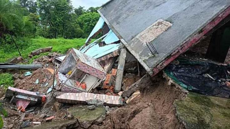 Kangra_Workers_trapped_in_landslide_in_Jwali_building_evacuated