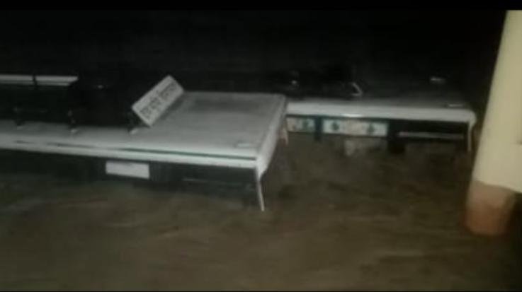 Mandi_Rain_causes_havoc_in_Dharampur_Sarkaghat_people_remained_scared_throughout_the_night