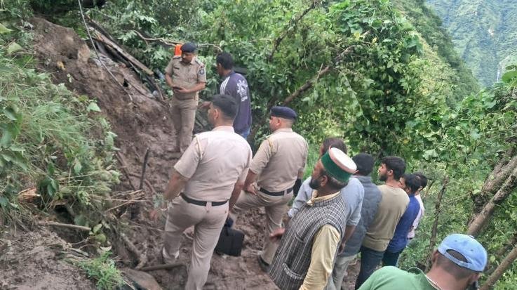 Mandi_House_collapsed_due_to_landslide_in_Nihari_area_three_dead_two_safe