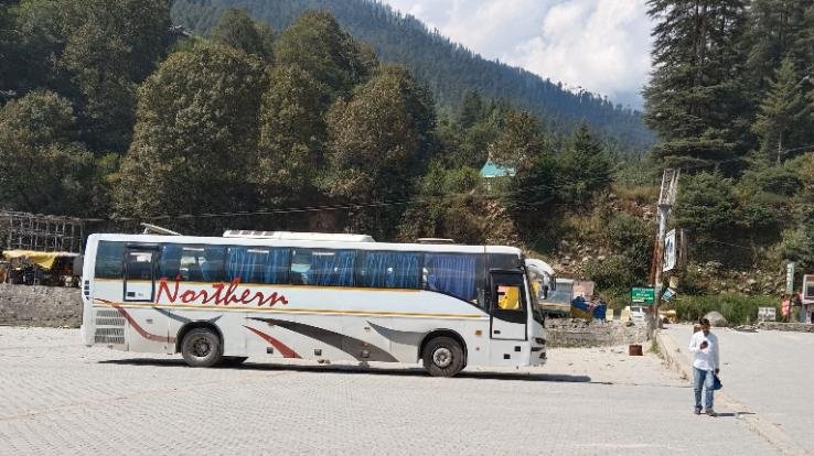 Kullu-Volvo-buses-arrive-in-Manali-after-34-days-hoping-for-a-boost-in-the-tourist-season-on-Dussehra