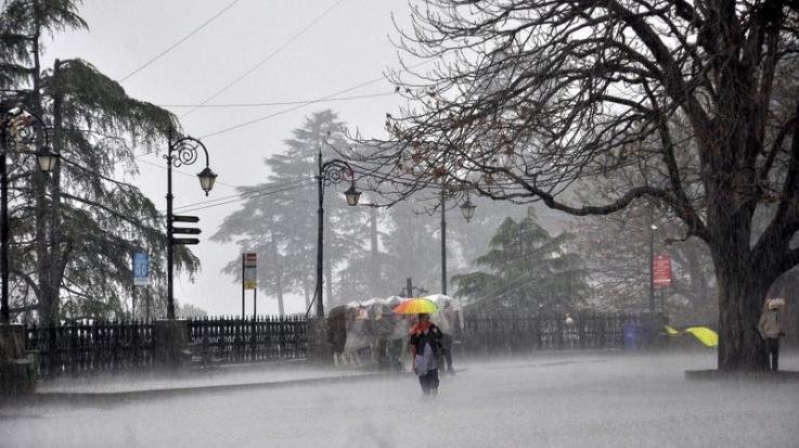 Himachal_Western_disturbance_to_hit_on_October_4_orange_alert_for_heavy_rain_on_6_know_weather_updates
