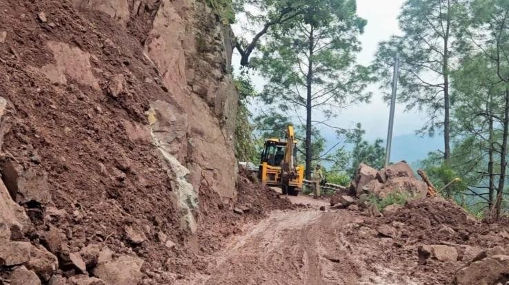 Himachal-43-roads-closed-due-to-rain-in-Sirmaur-causing-heavy-damage-to-crops