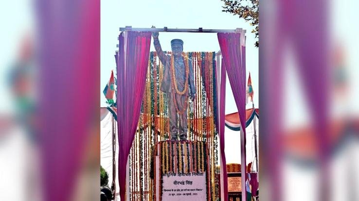 Shimla_Virbhadra_Singh's_statue_unveiled_supporters_from_across_the_state_reach_Shimla