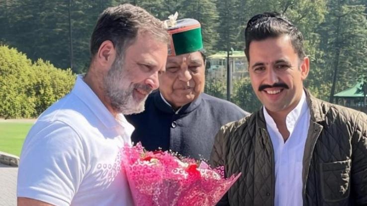 Rahul_Gandhi_reached_Shimla_Dhaniram_Shandil_and_Minister_Vikramaditya_Singh_welcomed_him.