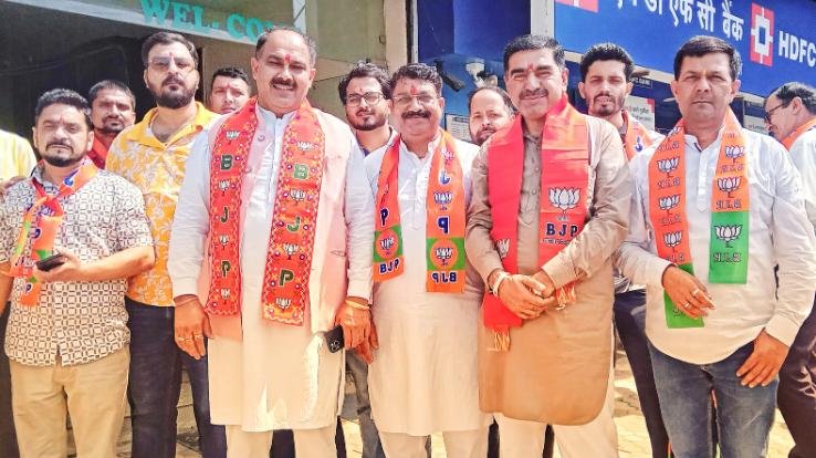 Una: BJP's-Davinder-Kumar-Bhutto-attacks-PWD-Bangana-says-Executive-Sir-spends-more-time-in-his-quarters-than-in-the-office