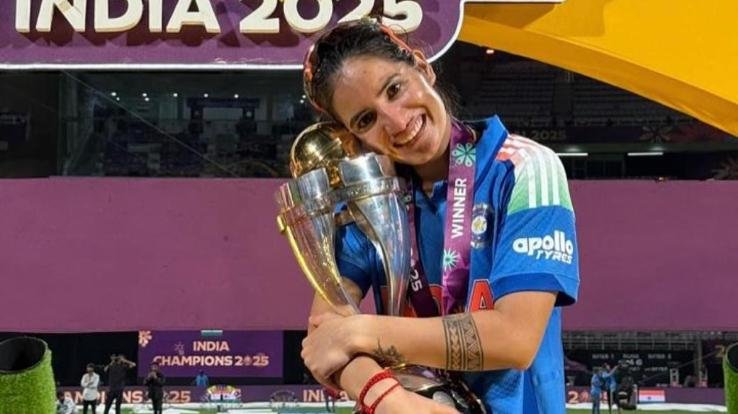 Himachal_CM_Sukhu_makes_a_big_announcement_announces_to_give_Rs_1_crore_to_fast_bowler_Renuka_Thakur