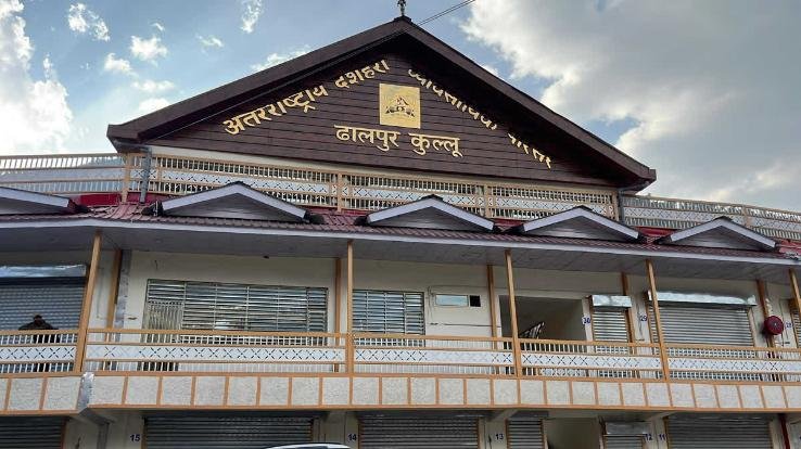 Kullu-Building-built-at-a-cost-of-five-crore-rupees-has-been-closed-for-months-shopkeepers-backed-out-after-bidding