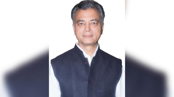 Mandi_BJP_MLA_said_on_the_stage_of_CM_Sukhu_this_is_my__family_I_have_come_from_among_them.