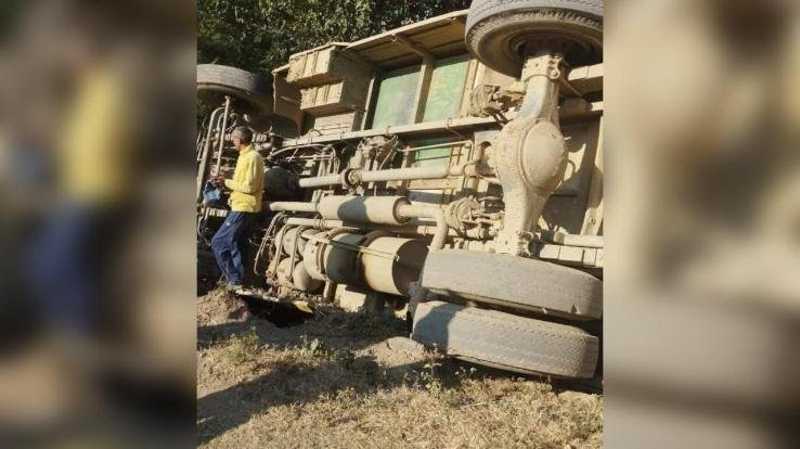 Mandi_Bus_overturns_on_Dharampur_route_chaos_ensues