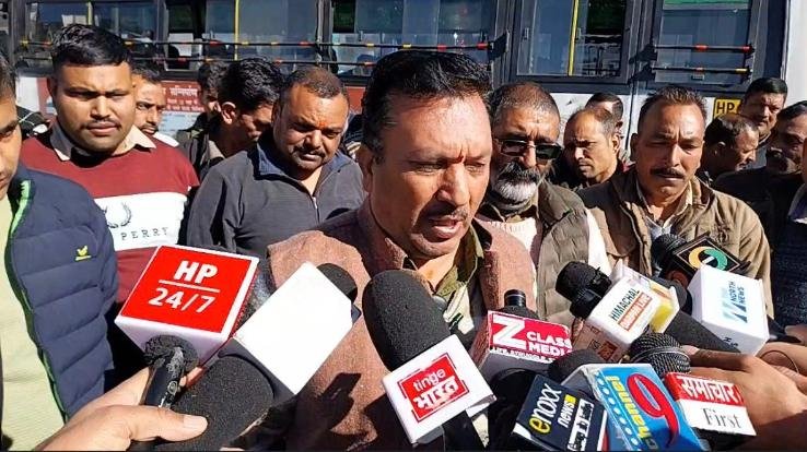 Himachal_HRTC_workers_angry_over_non-payment_of_salaries_threaten_indefinite_strike