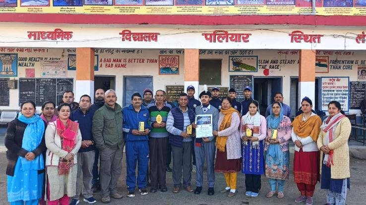 Jwalamukhi_Sahil_who_returned_after_participating_in_the_Republic_Day_parade_was_welcomed_back_to_school.
