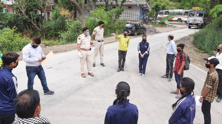 जेएनवी महाराष्ट्र से कुनिहार पहुंचे माइग्रेंट छात्र