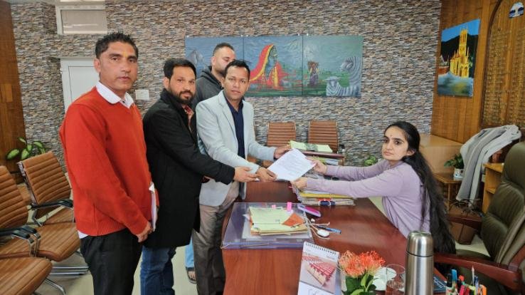 Hamirpur_Sujanpur_Holi_fair_in_controversy_allegations_of_promoting_outside_contractors