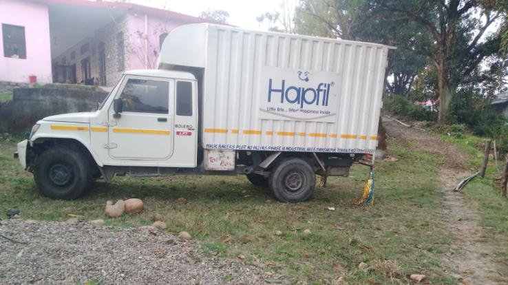 Dada Siba: Pickup loaded with bakery items goes out of control at Aara Chowk, major accident averted