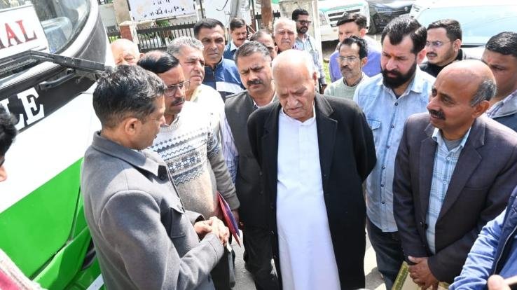 Jwali_Successful_trial_of_electric_bus_in_presence_of_Agriculture_Minister