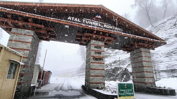 Snowfall_in_Himachal_mountains_rain_in_plains_bad_weather_for_another_6_days