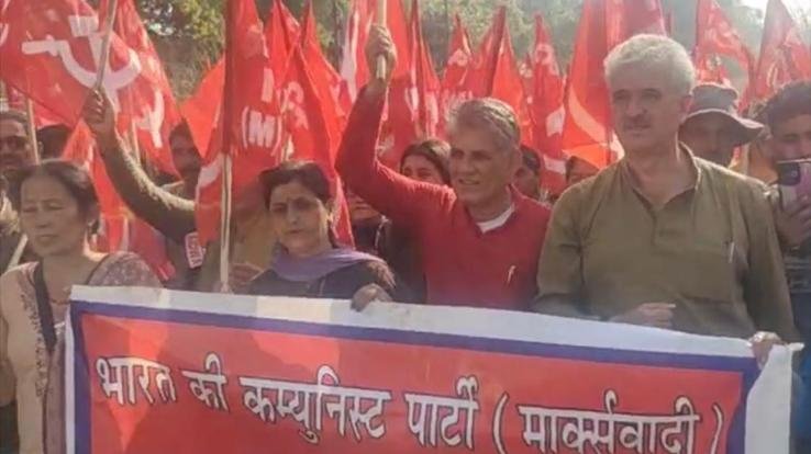 Himachal's gardeners_will_hold_a_public_outrage_rally_in_Delhi_today_will_protest_against_the_government.