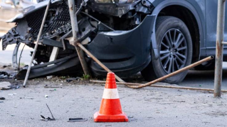 Mandi_Horrific_accident_near_Pandoh_Dam_bus_and_car_collide_two_dead_2_injured