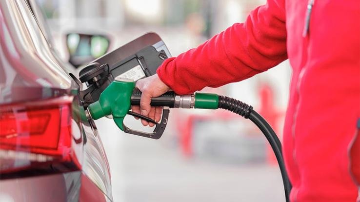 The central government has given a big relief, reducing the excise duty on petrol and diesel by Rs 10 per liter.