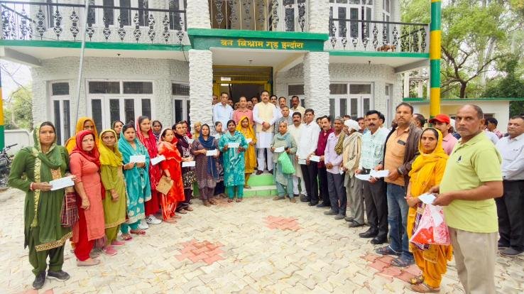  Indora: MLA Malendra Rajan distributed cheques from the Chief Minister's Relief Fund to the needy.